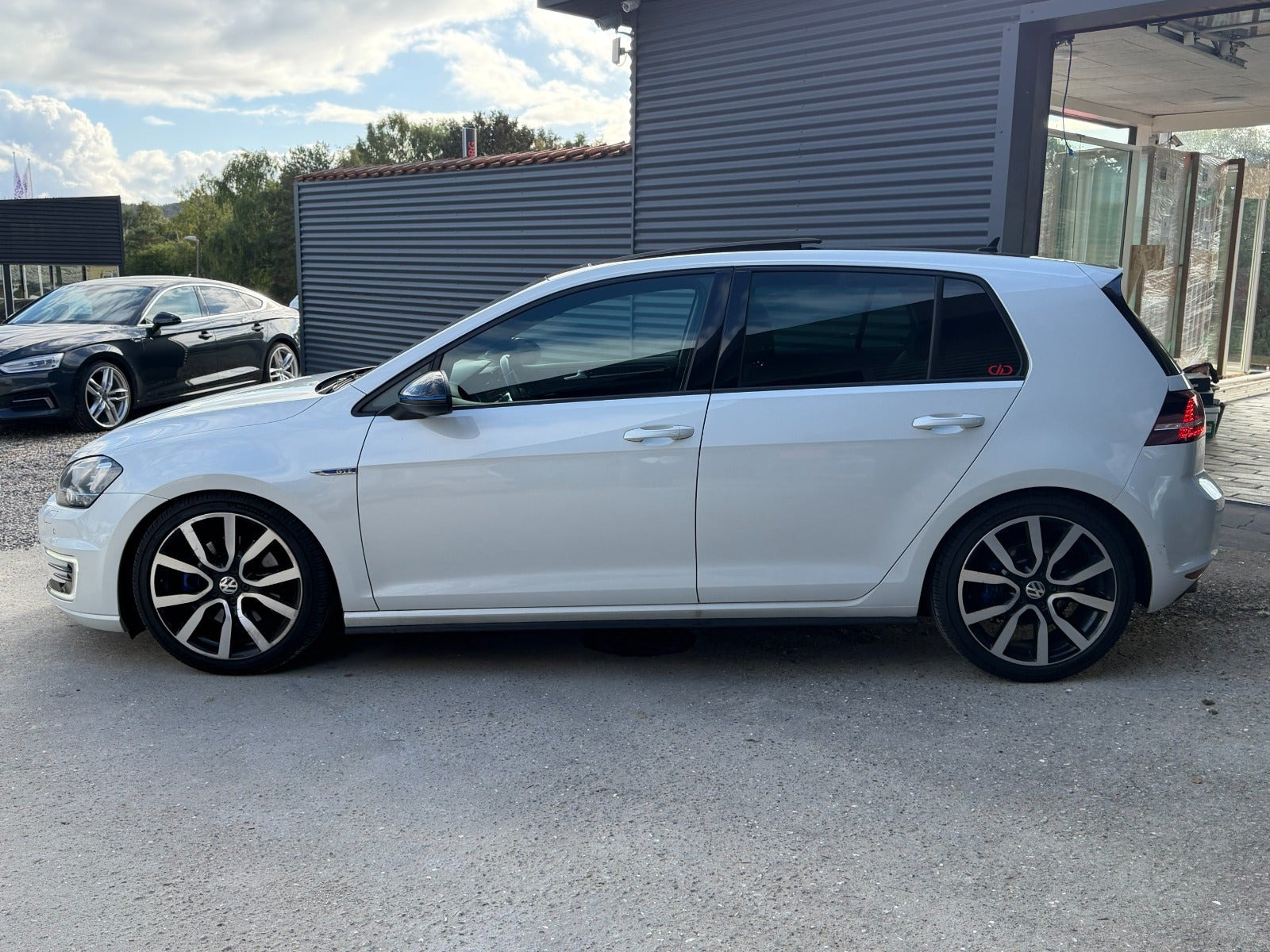 Hvid VW Golf VII fra 2015