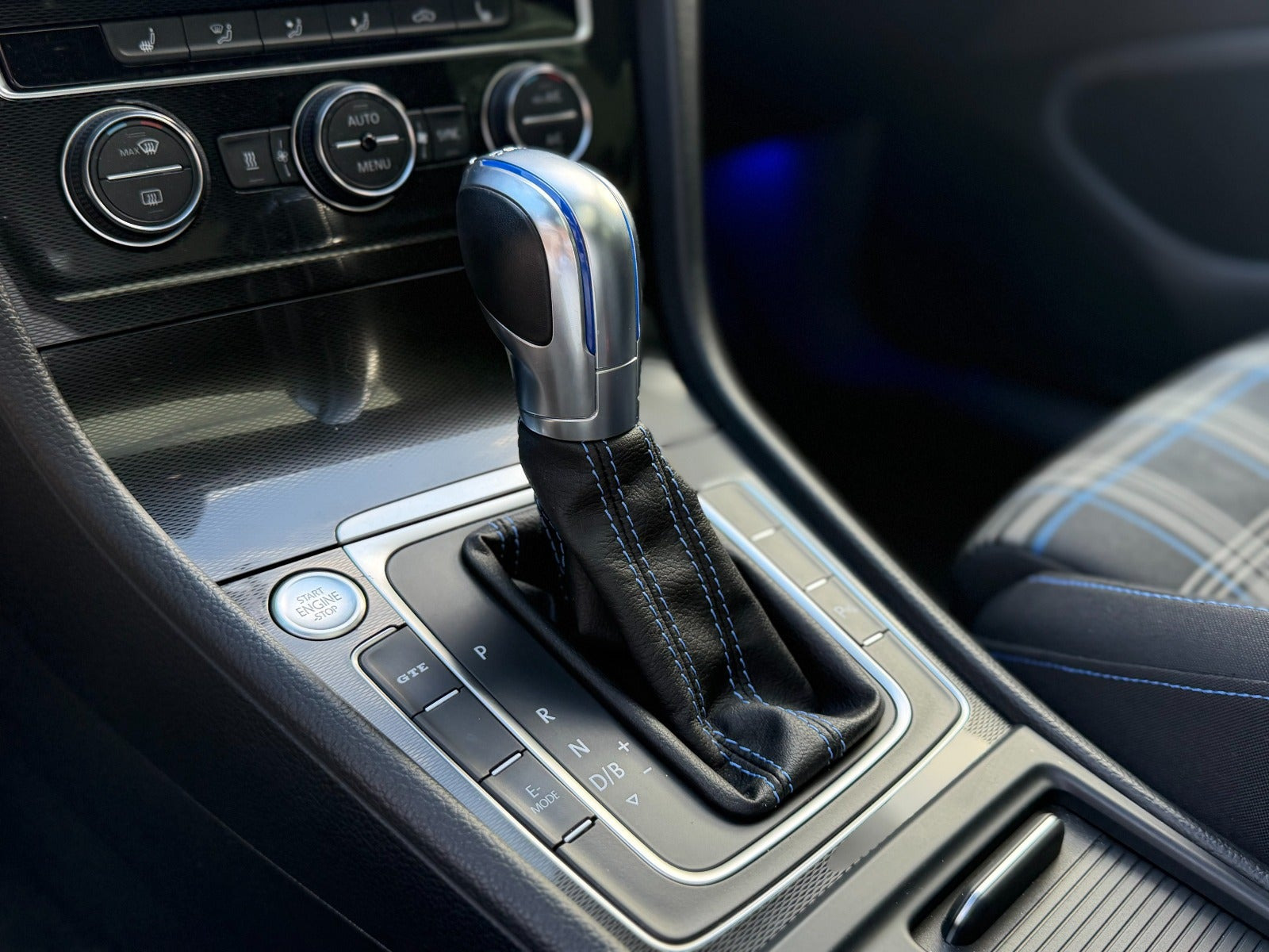 Hvid VW Golf VII fra 2015