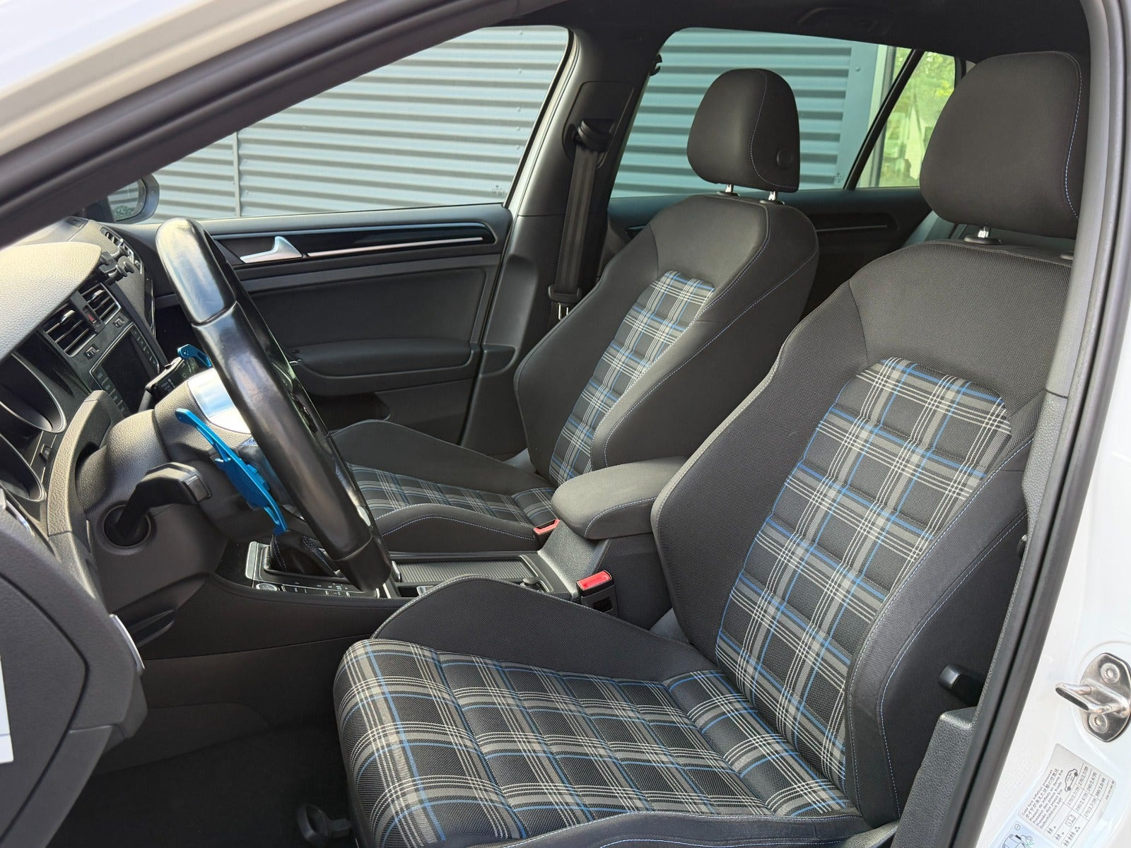 Hvid VW Golf VII fra 2015