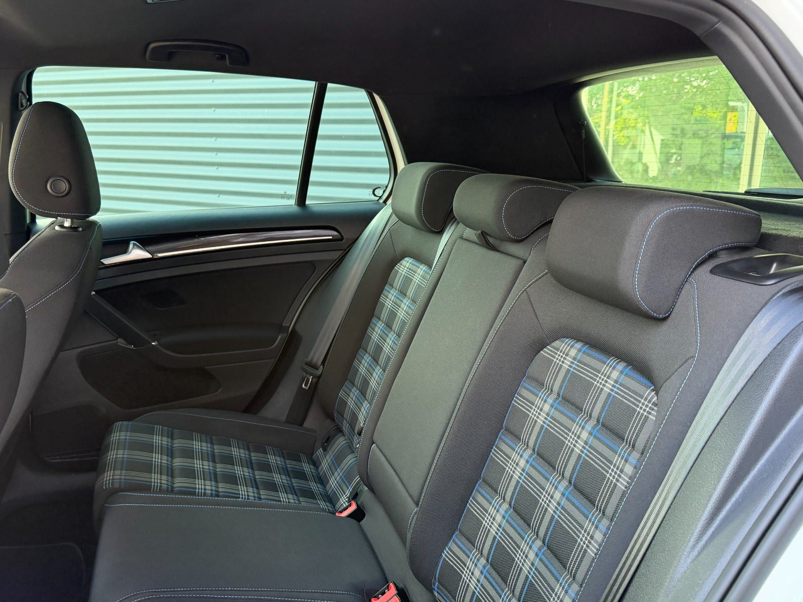 Hvid VW Golf VII fra 2015