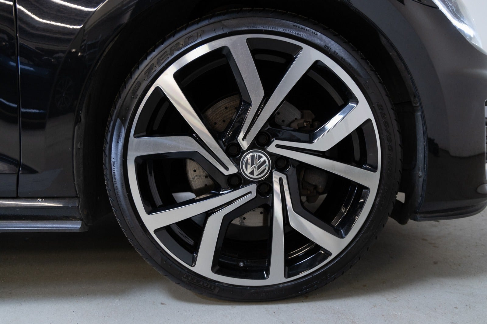 Sort VW Golf VII fra 2016
