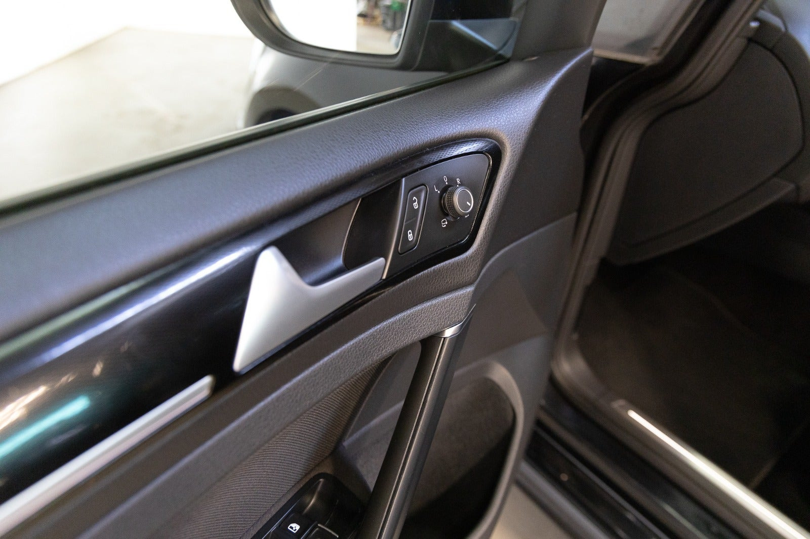 Sort VW Golf VII fra 2016