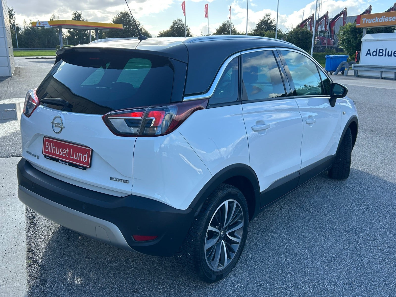 Hvid Opel Crossland X fra 2020
