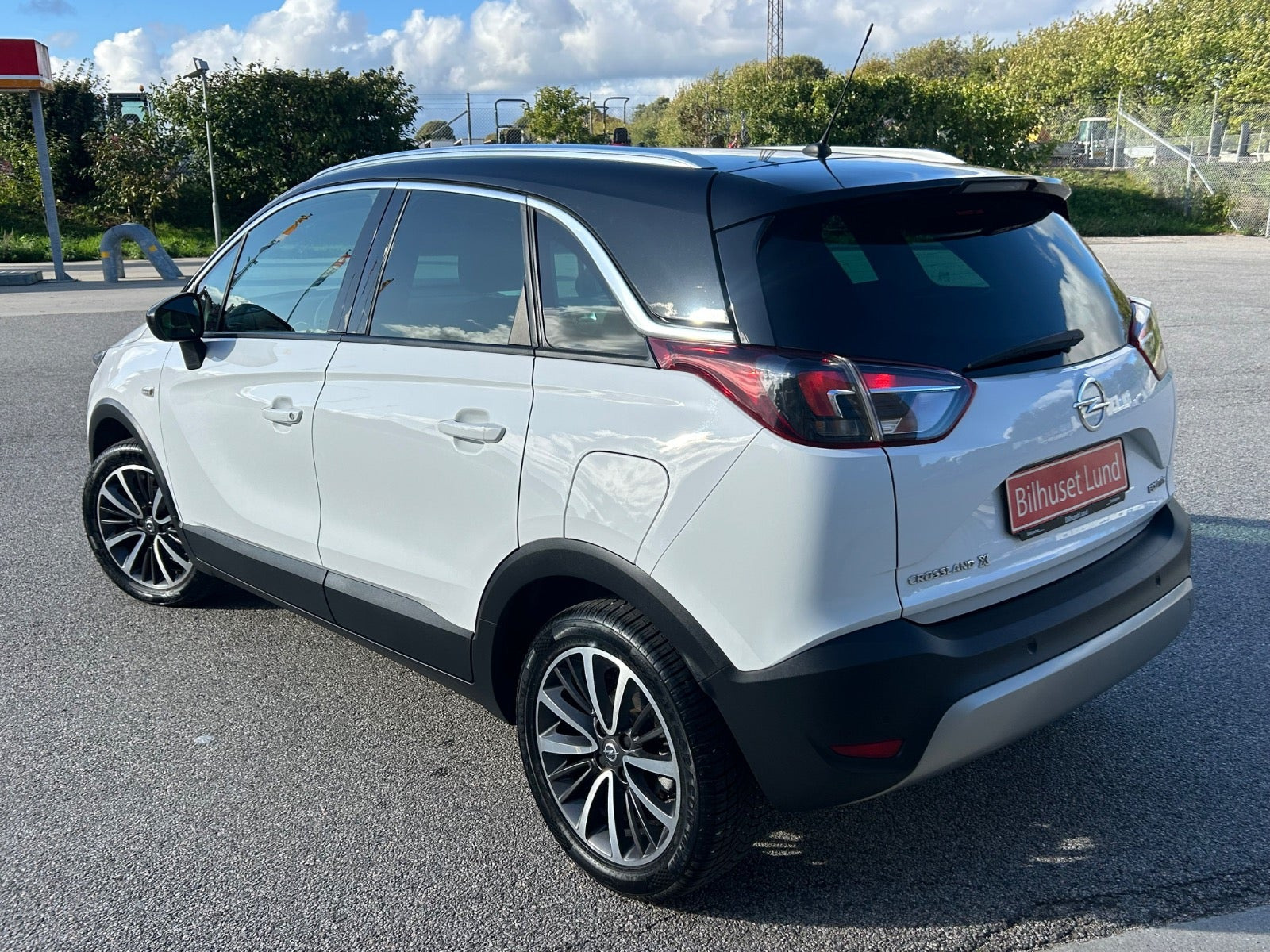 Hvid Opel Crossland X fra 2020