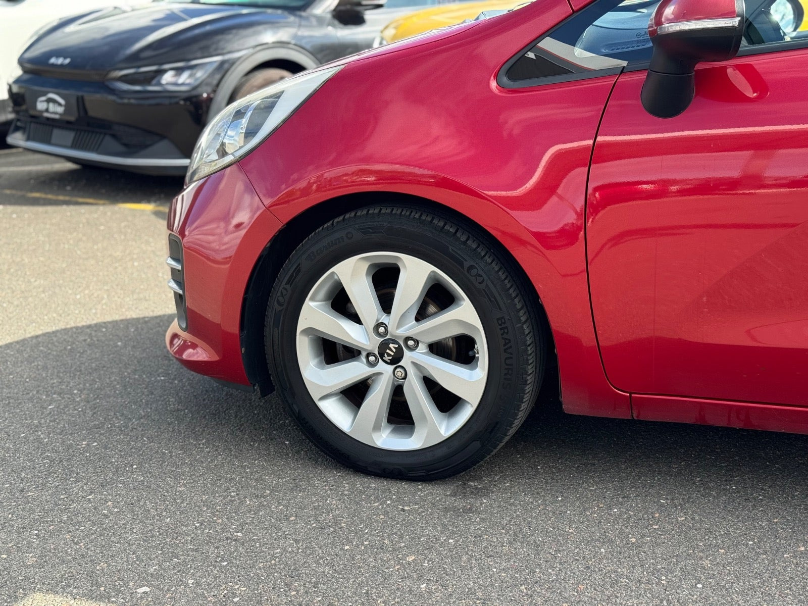Grå Kia Rio fra 2015