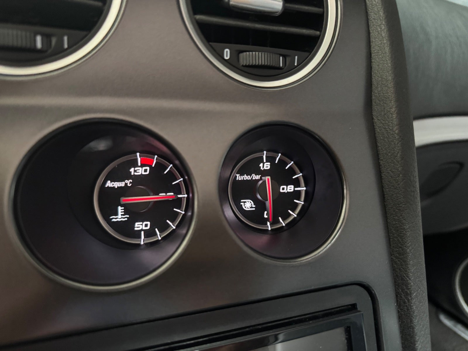 Rød Alfa Romeo Spider fra 2010