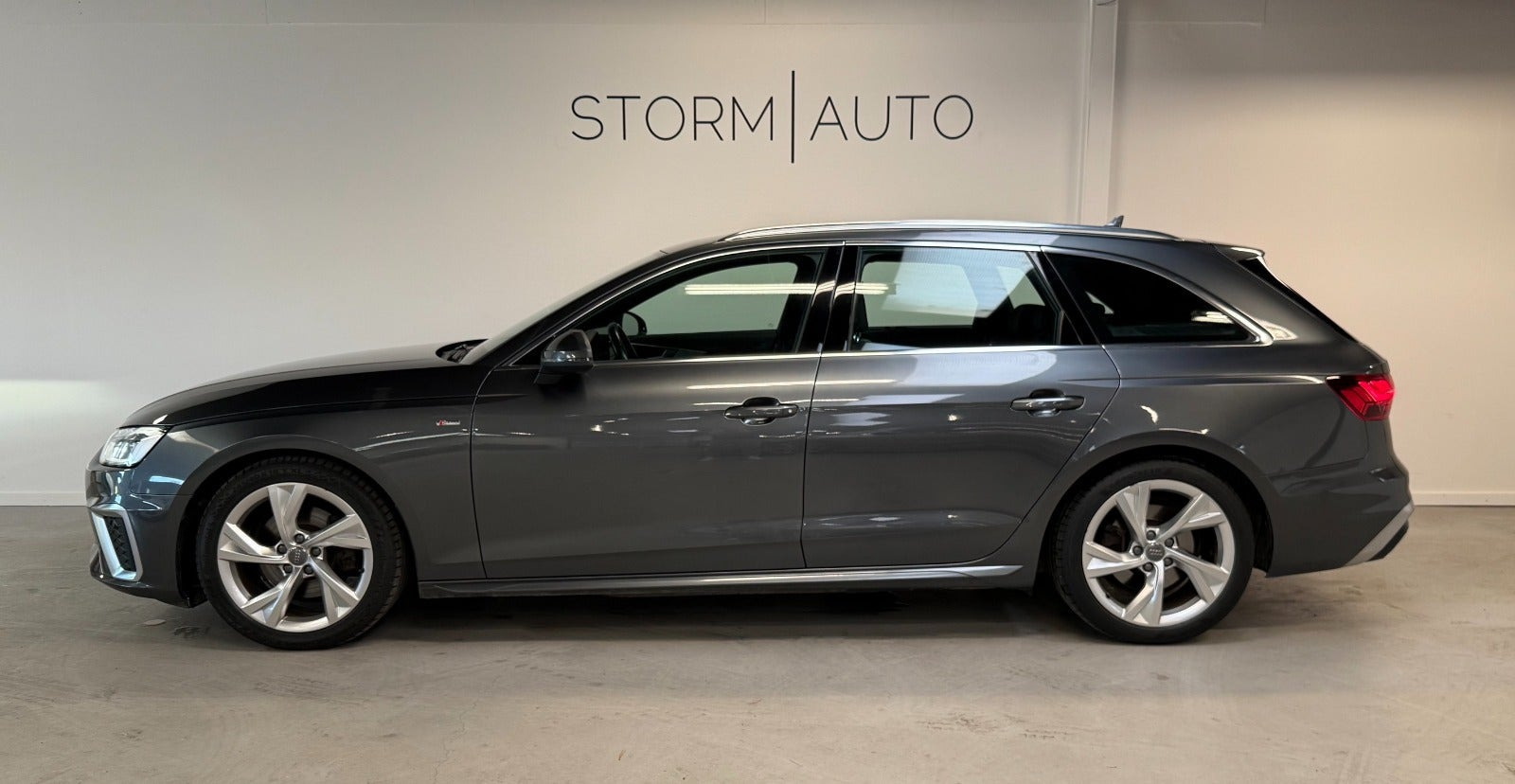 Grå Audi A4 fra 2020