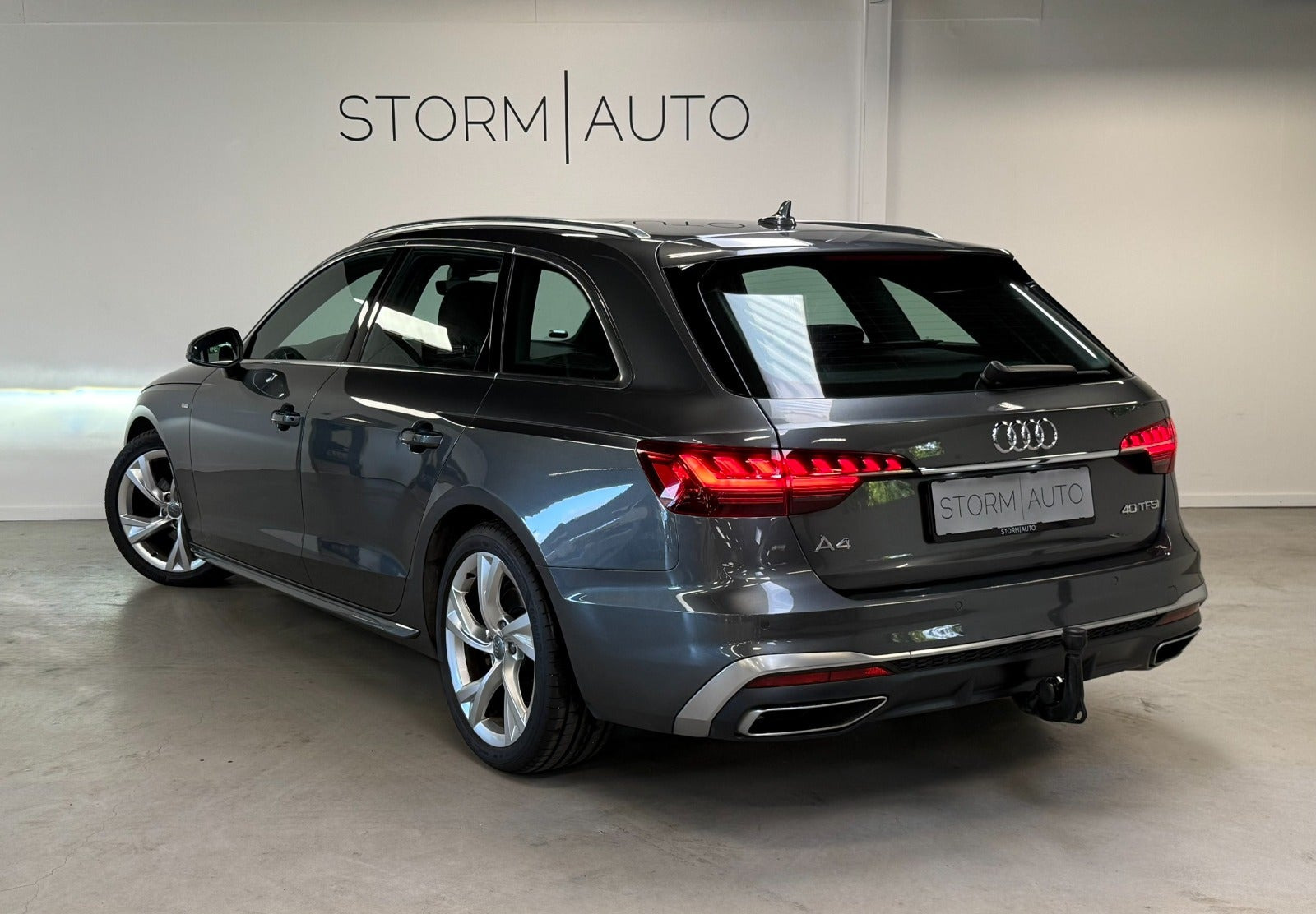 Grå Audi A4 fra 2020