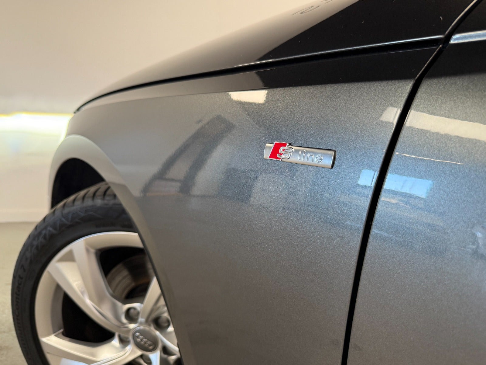 Grå Audi A4 fra 2020