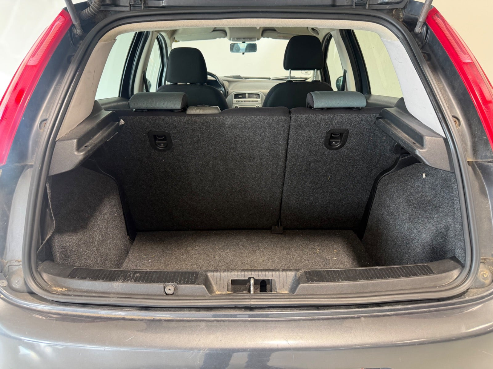 Grå Fiat Punto Evo fra 2009