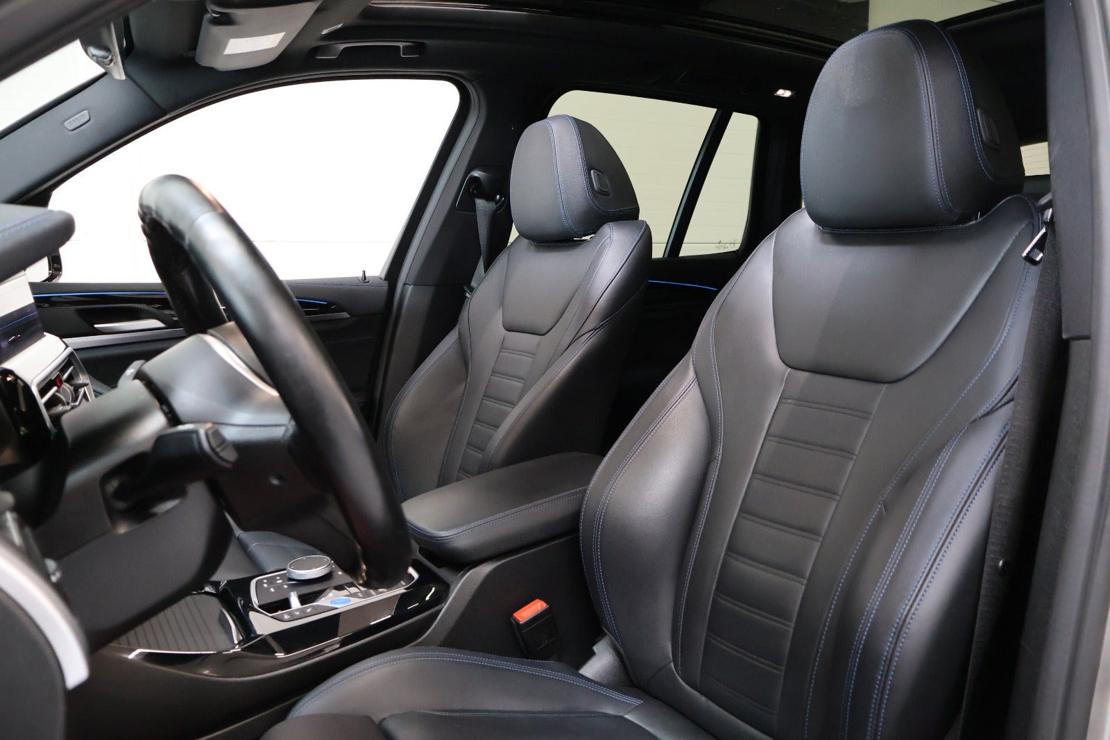 Orange BMW iX3 fra 2023