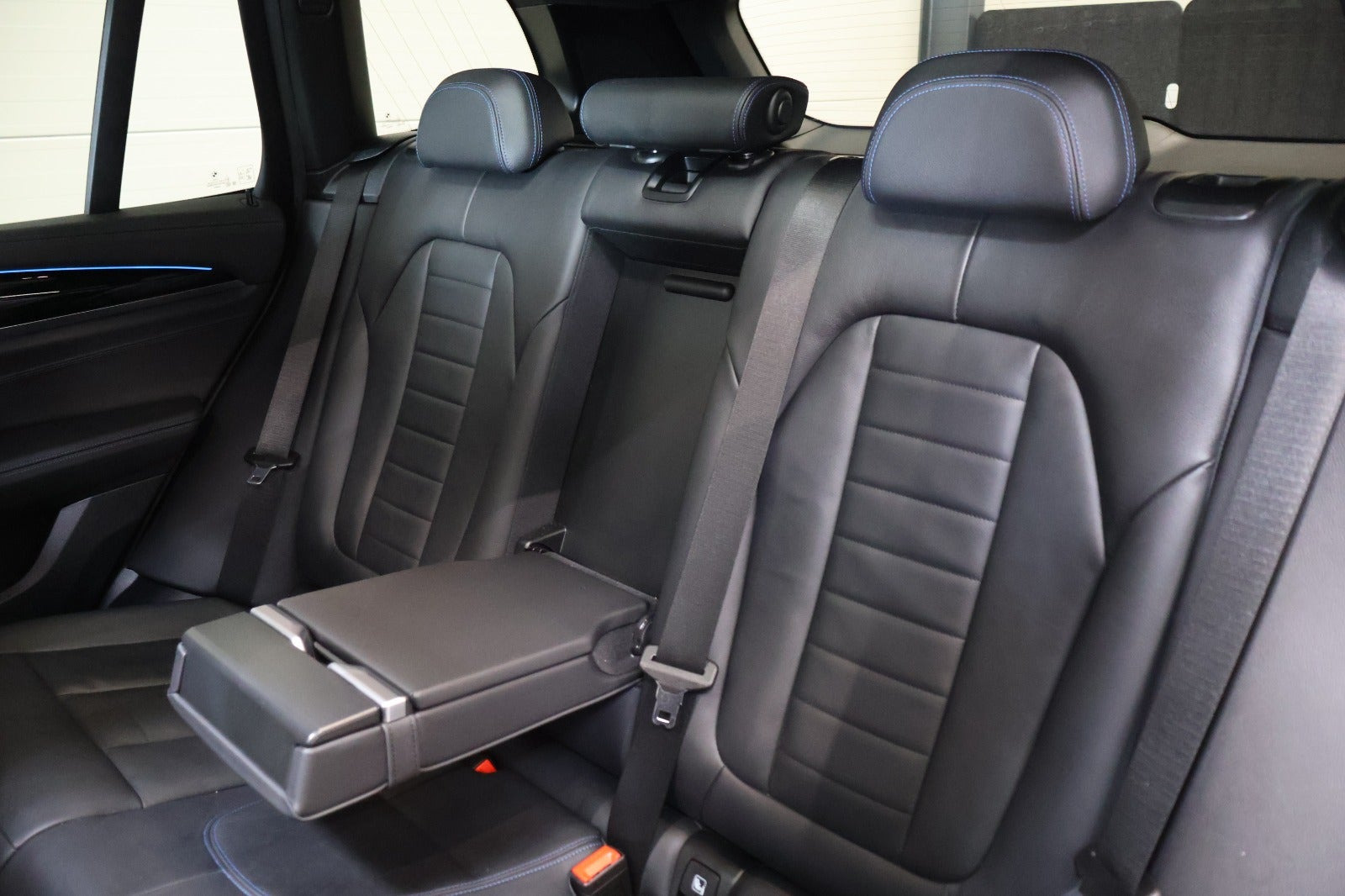 Orange BMW iX3 fra 2023