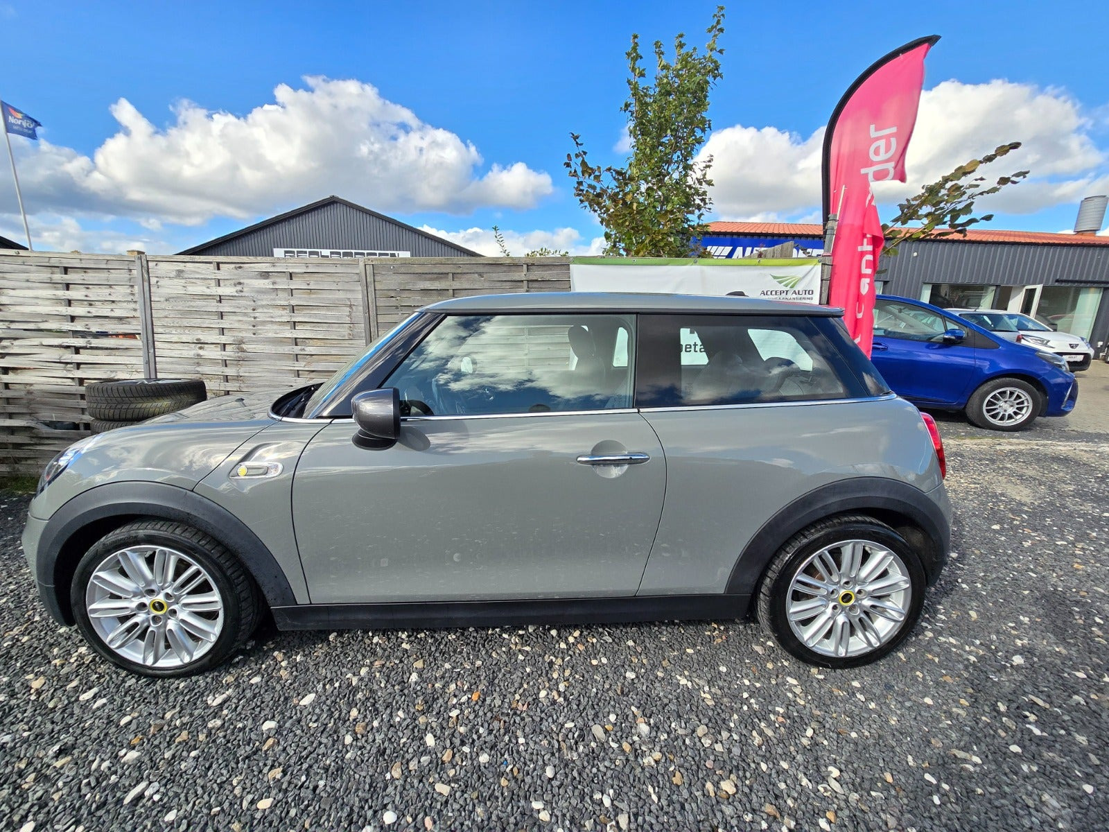 Grå Mini Cooper SE fra 2020