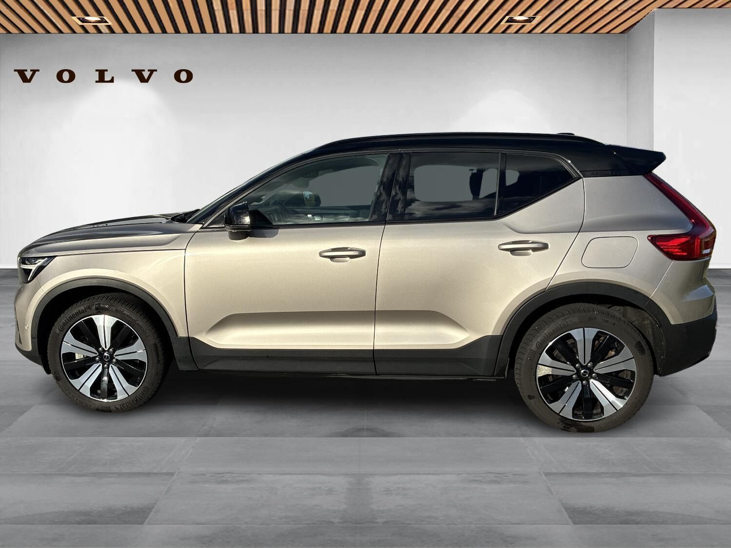 Beige Volvo XC40 fra 2023