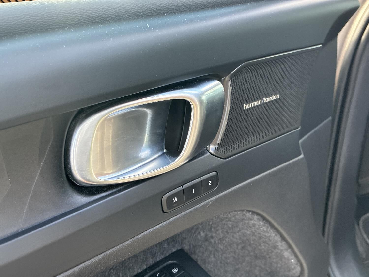 Beige Volvo XC40 fra 2023