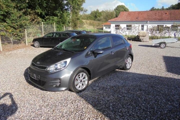 Grå Kia Rio fra 2015