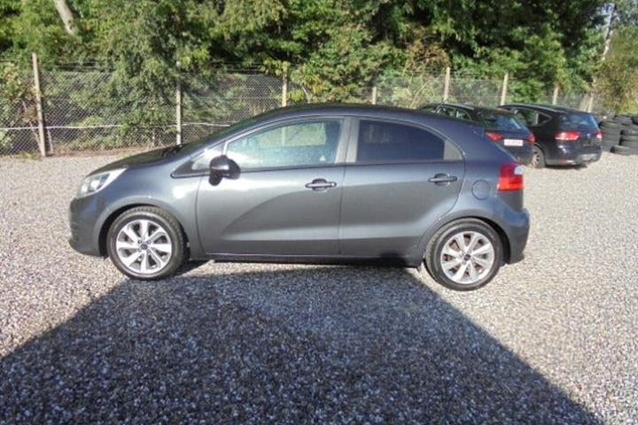 Grå Kia Rio fra 2015