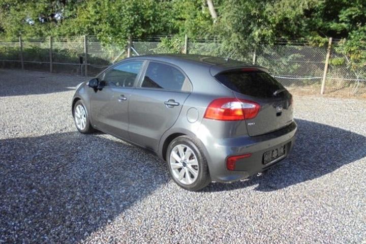 Grå Kia Rio fra 2015