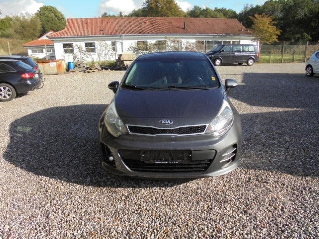 Grå Kia Rio fra 2015