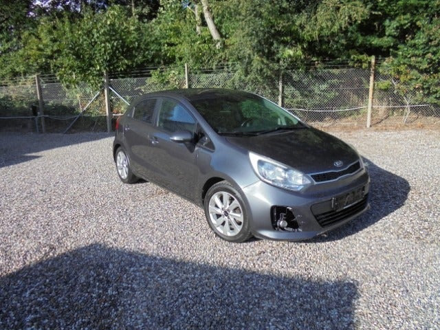 Grå Kia Rio fra 2015