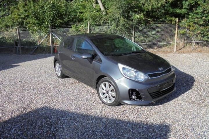 Grå Kia Rio fra 2015