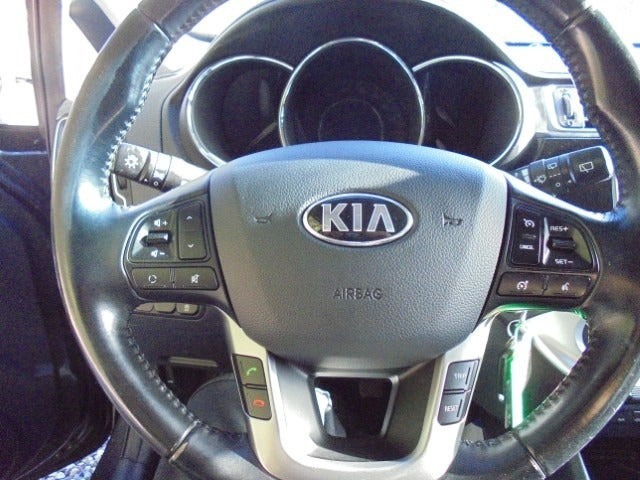 Grå Kia Rio fra 2015