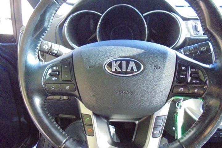 Grå Kia Rio fra 2015