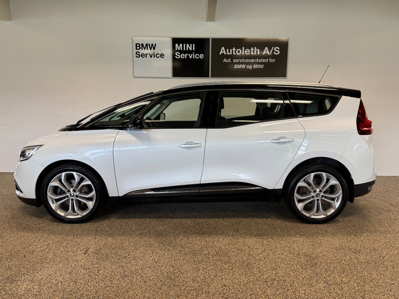 Hvid Renault Grand Scenic IV fra 2017