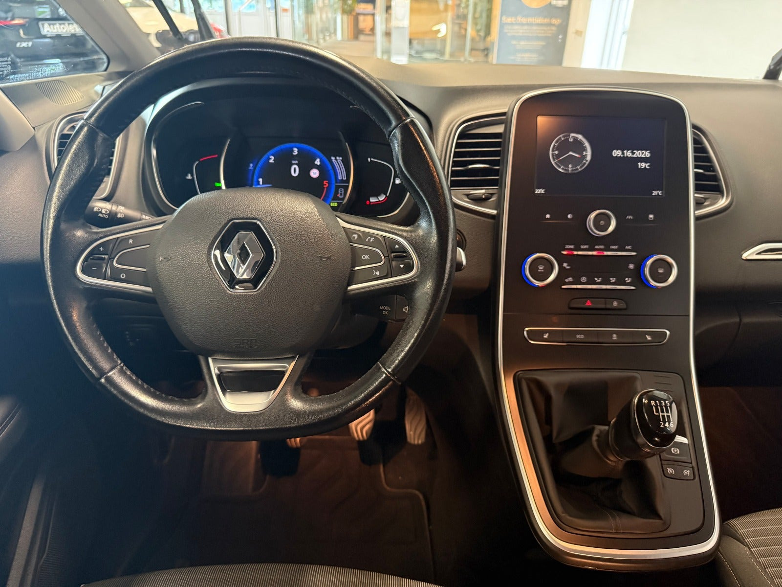 Hvid Renault Grand Scenic IV fra 2017