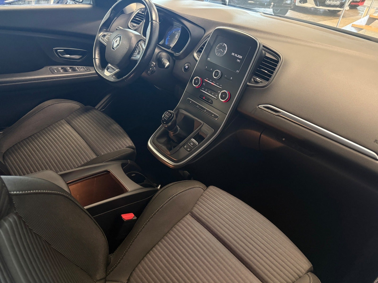 Hvid Renault Grand Scenic IV fra 2017