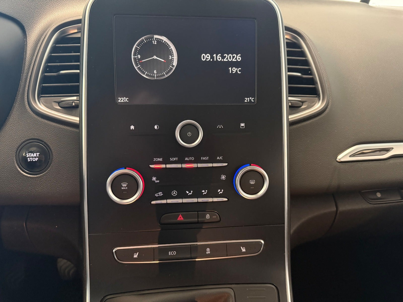 Hvid Renault Grand Scenic IV fra 2017