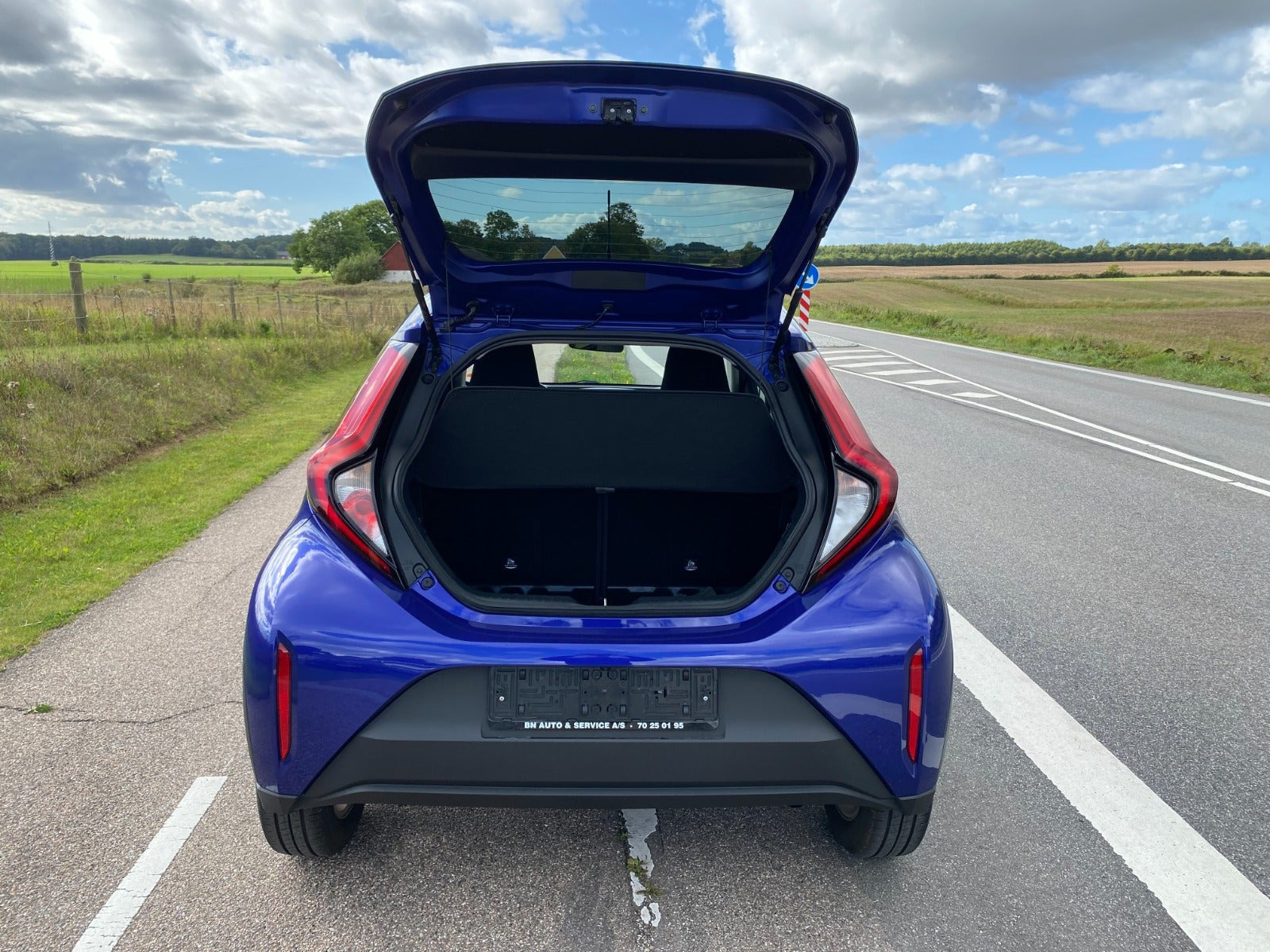 Blå Toyota Aygo X fra 2024