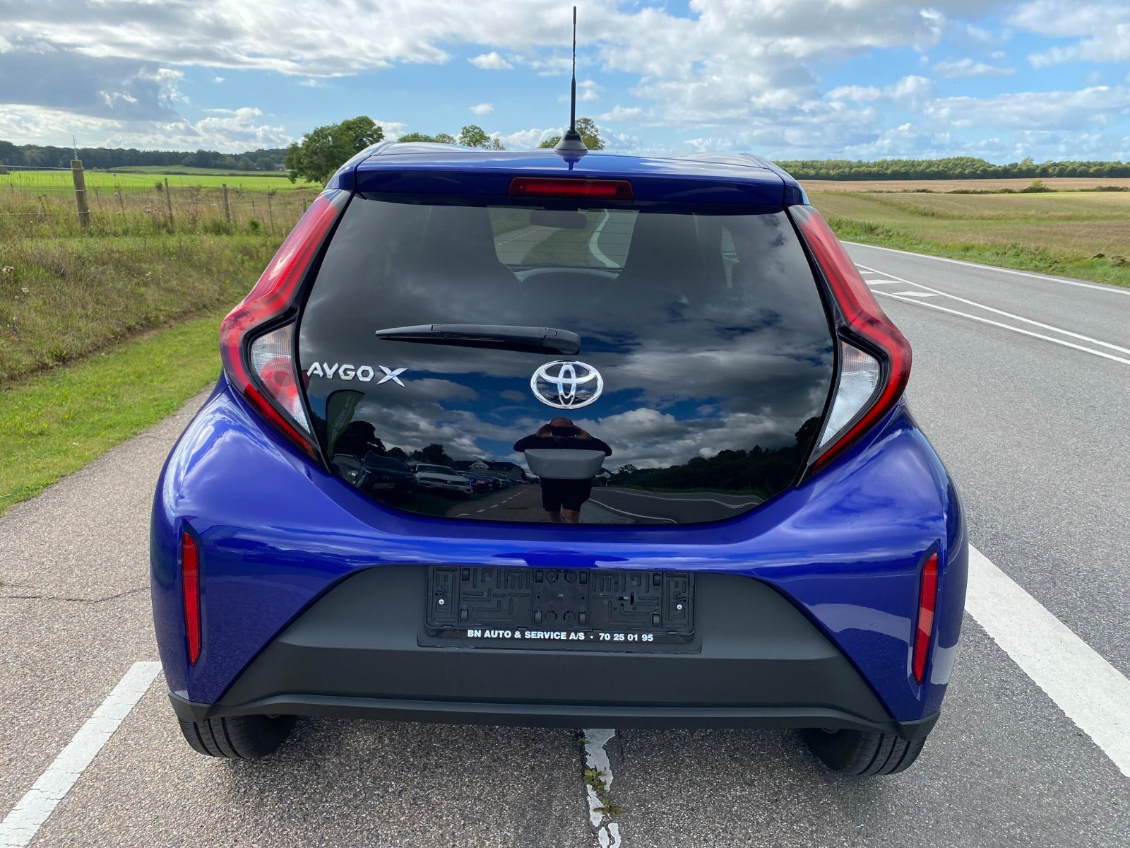 Blå Toyota Aygo X fra 2024