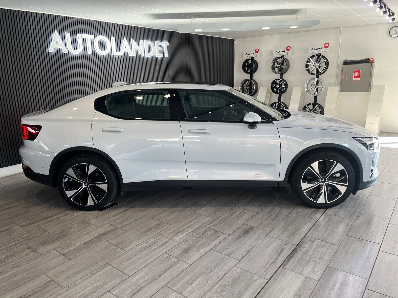 Hvid Polestar 2 fra 2023