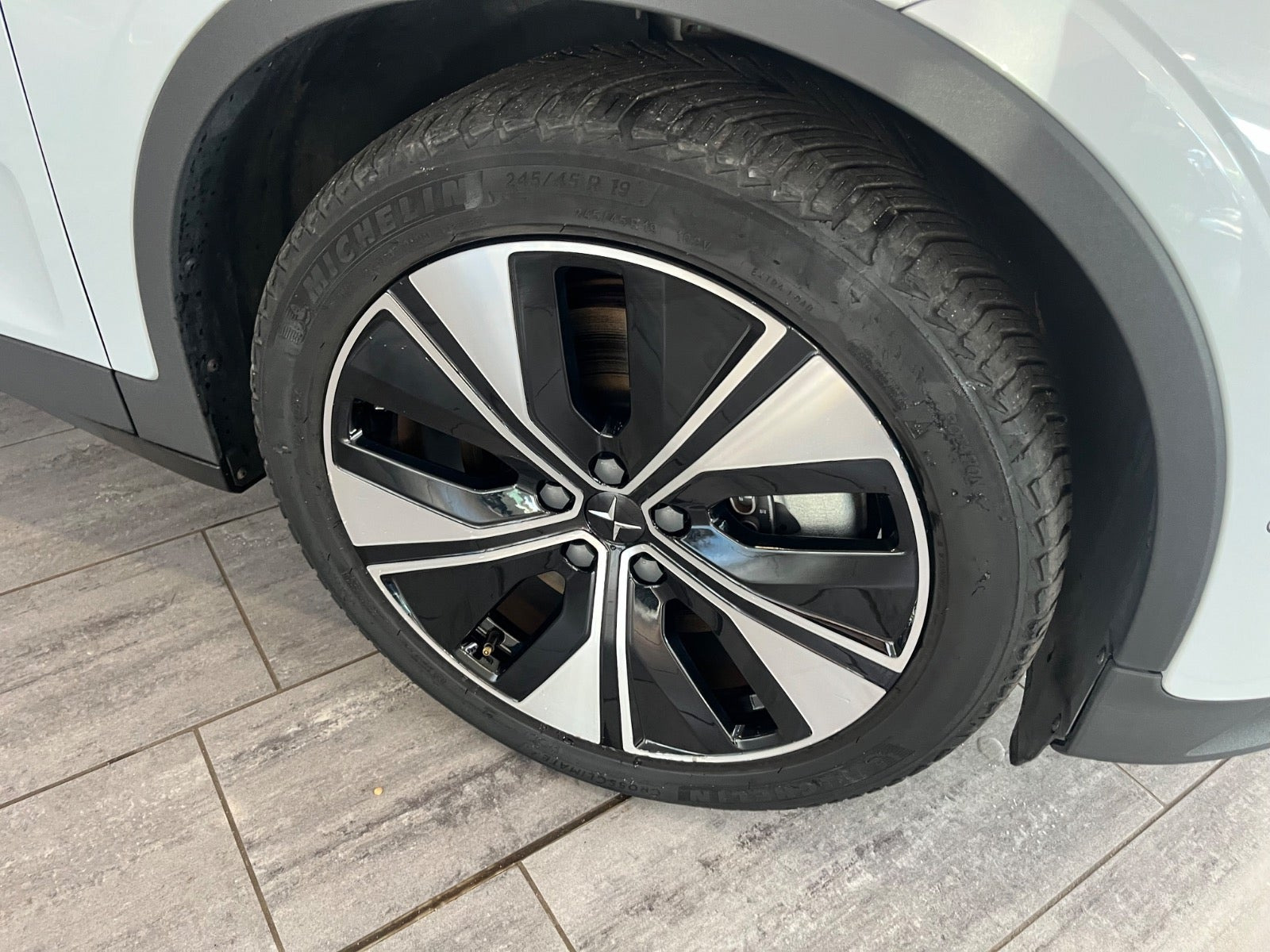 Hvid Polestar 2 fra 2023