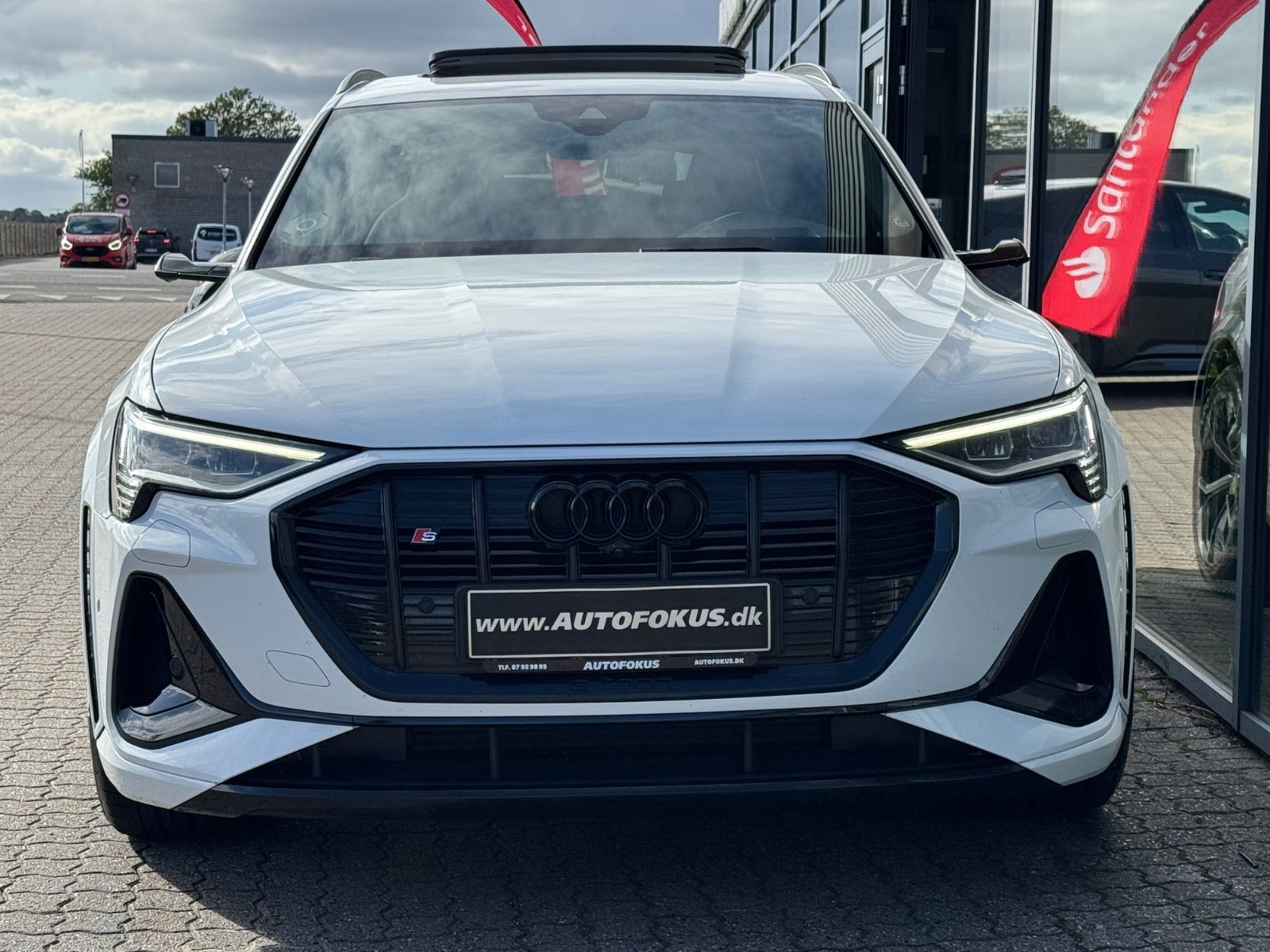 Hvid Audi e-tron S fra 2021