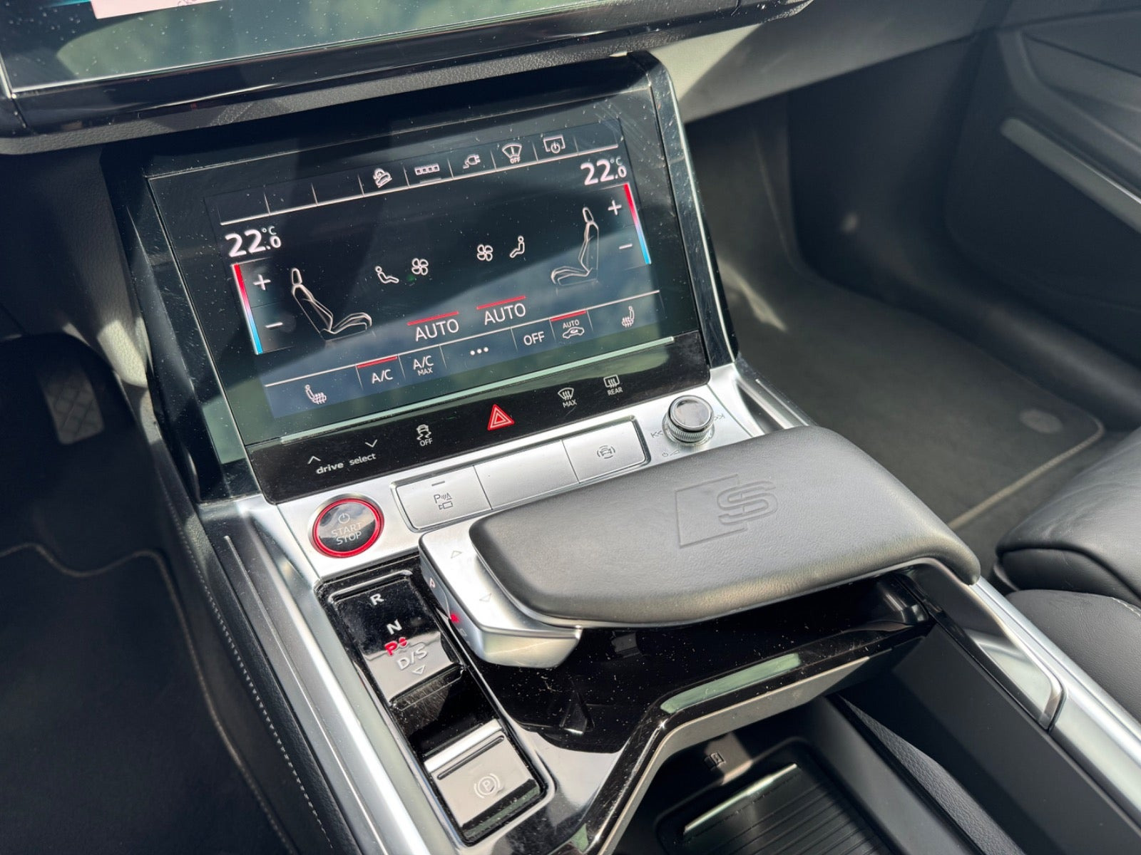 Hvid Audi e-tron S fra 2021