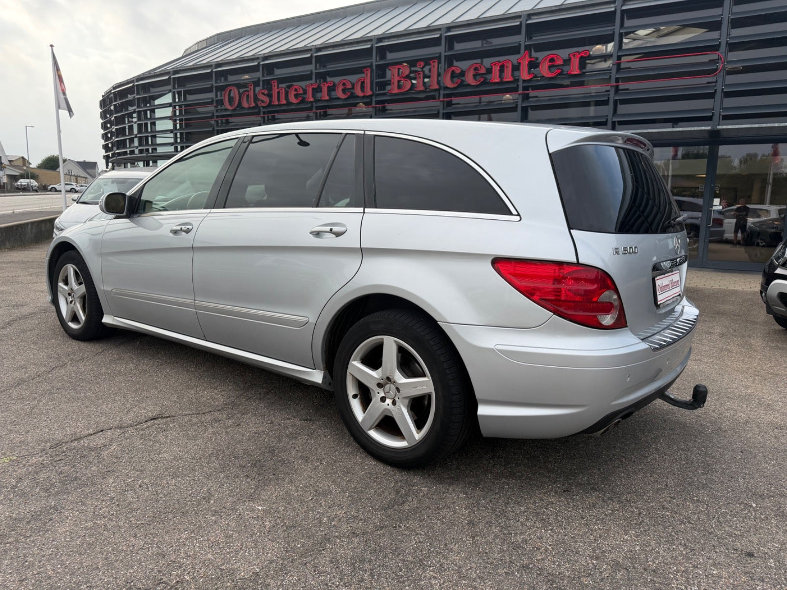 Sølv Mercedes R500 fra 2006