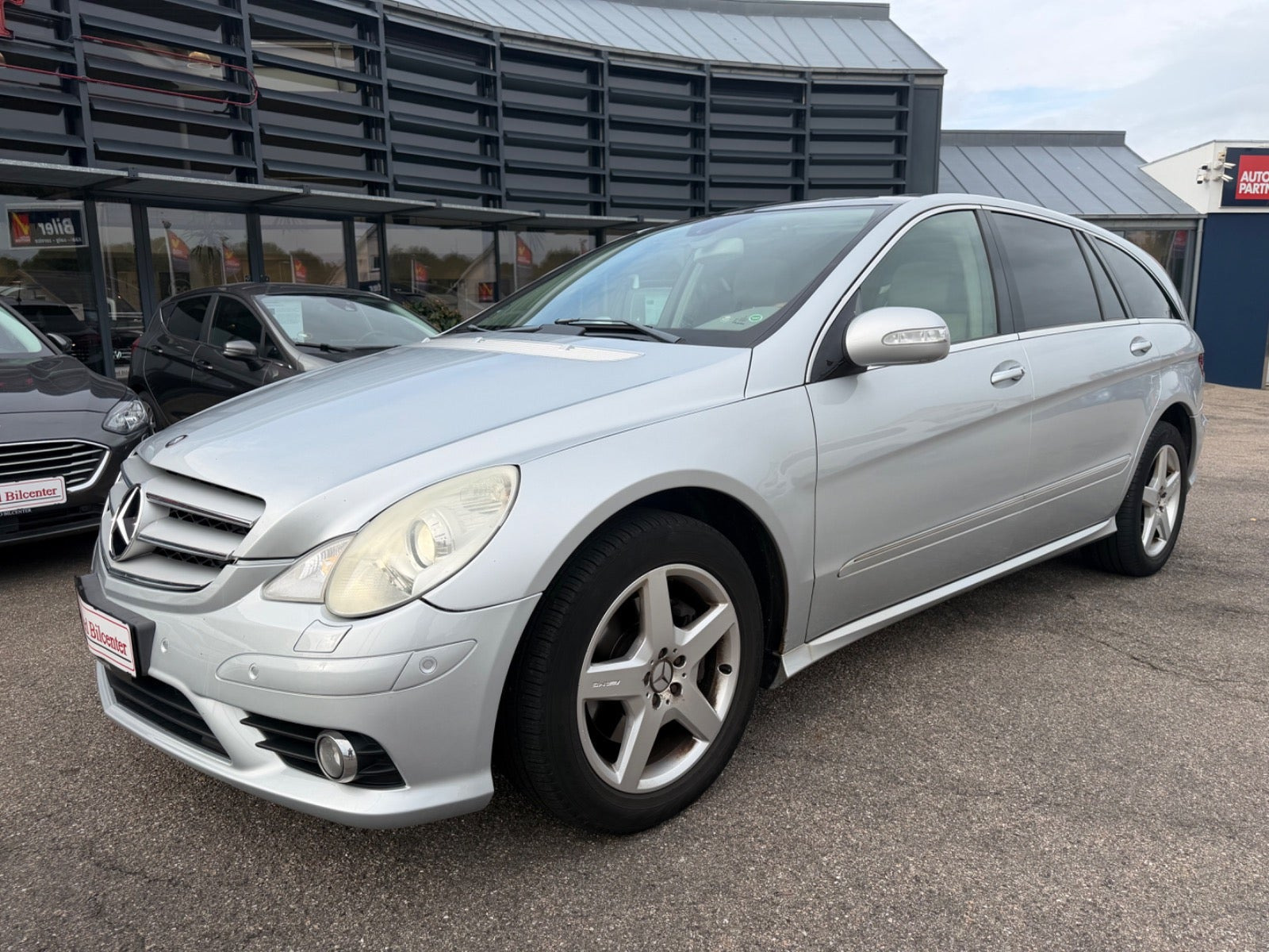 Sølv Mercedes R500 fra 2006