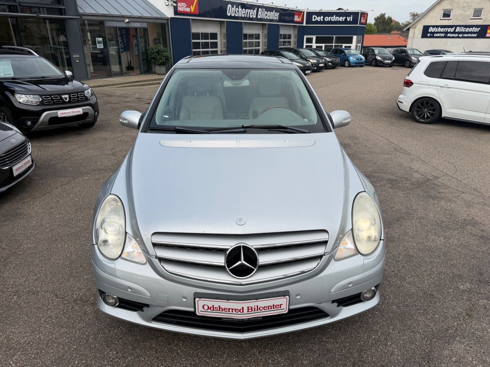 Sølv Mercedes R500 fra 2006