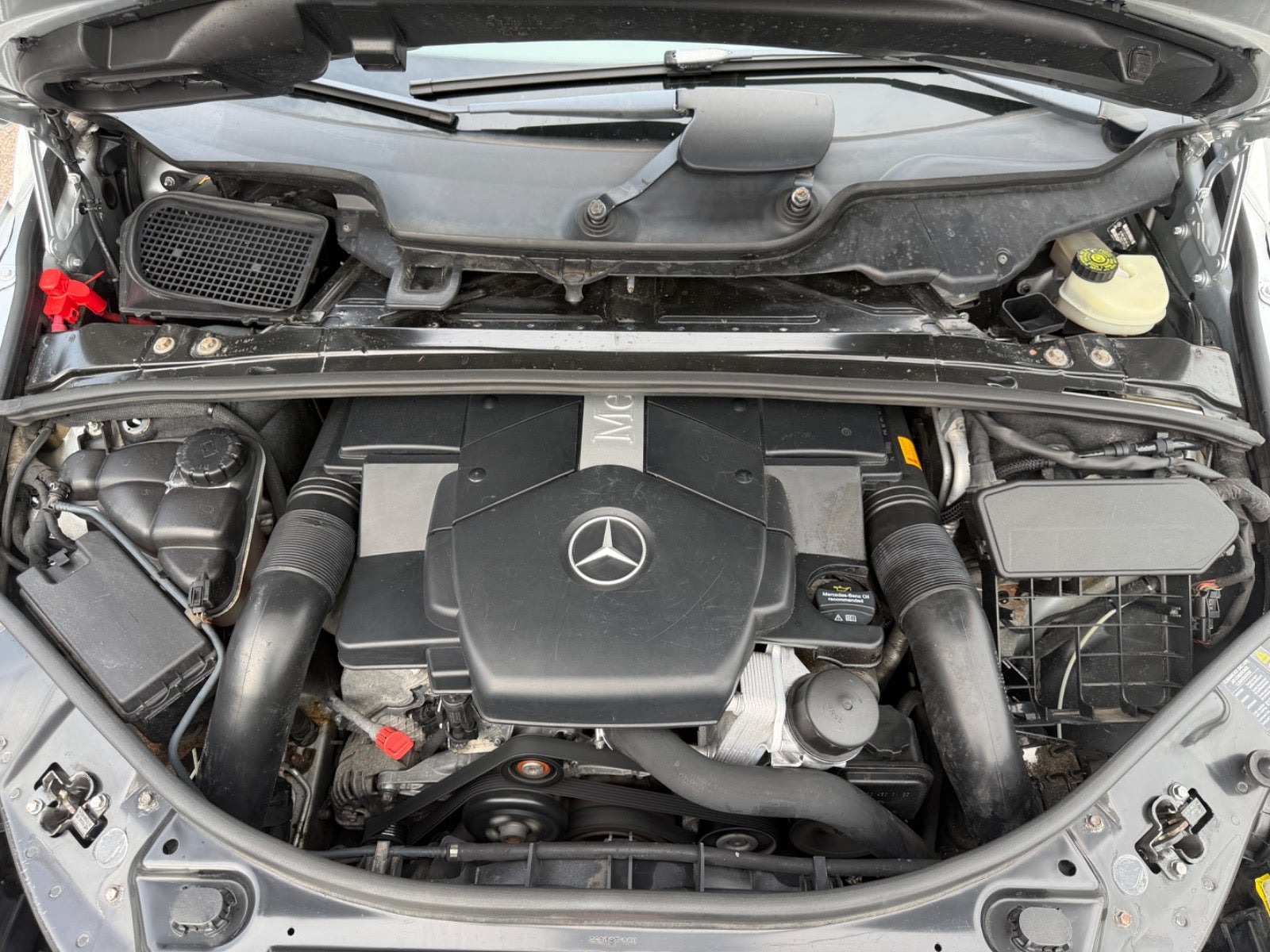 Sølv Mercedes R500 fra 2006