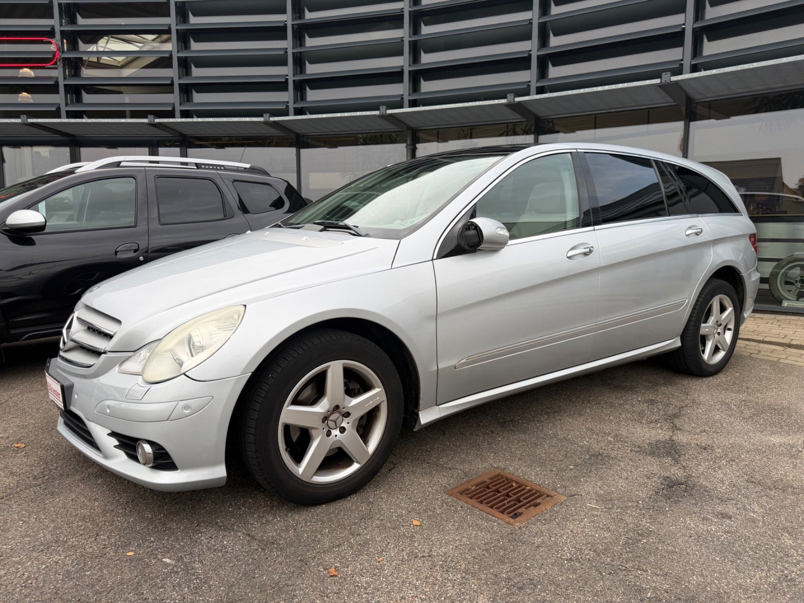 Sølv Mercedes R500 fra 2006