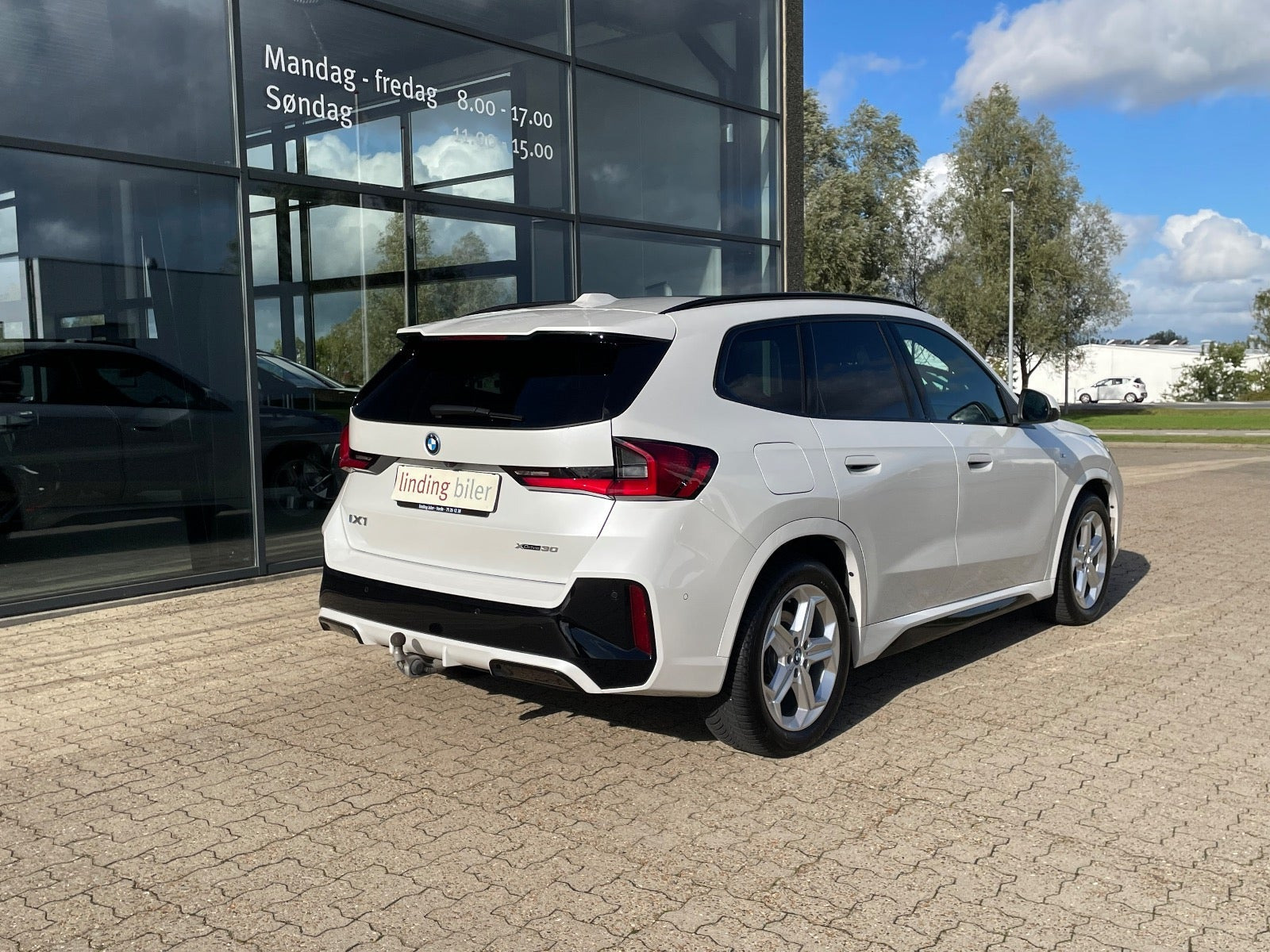 Hvid BMW iX1 fra 2025