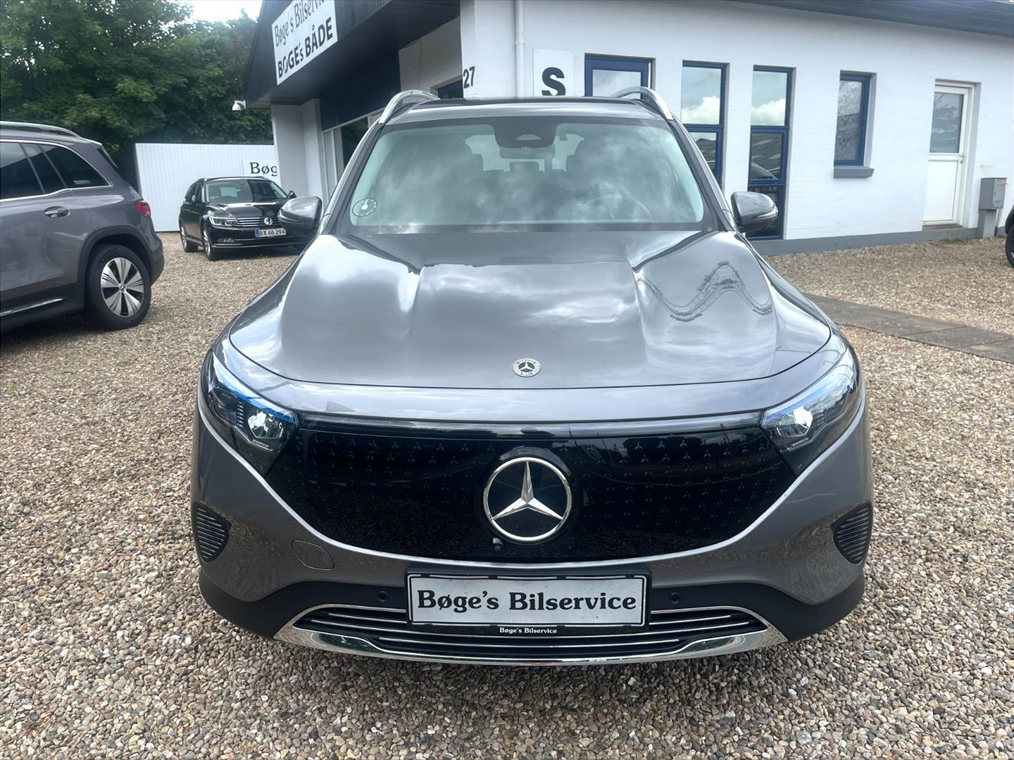 Grå Mercedes EQB250+ fra 2025