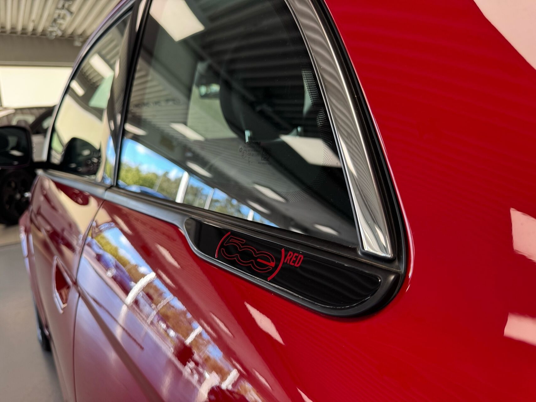 Rød Fiat 500e fra 2024