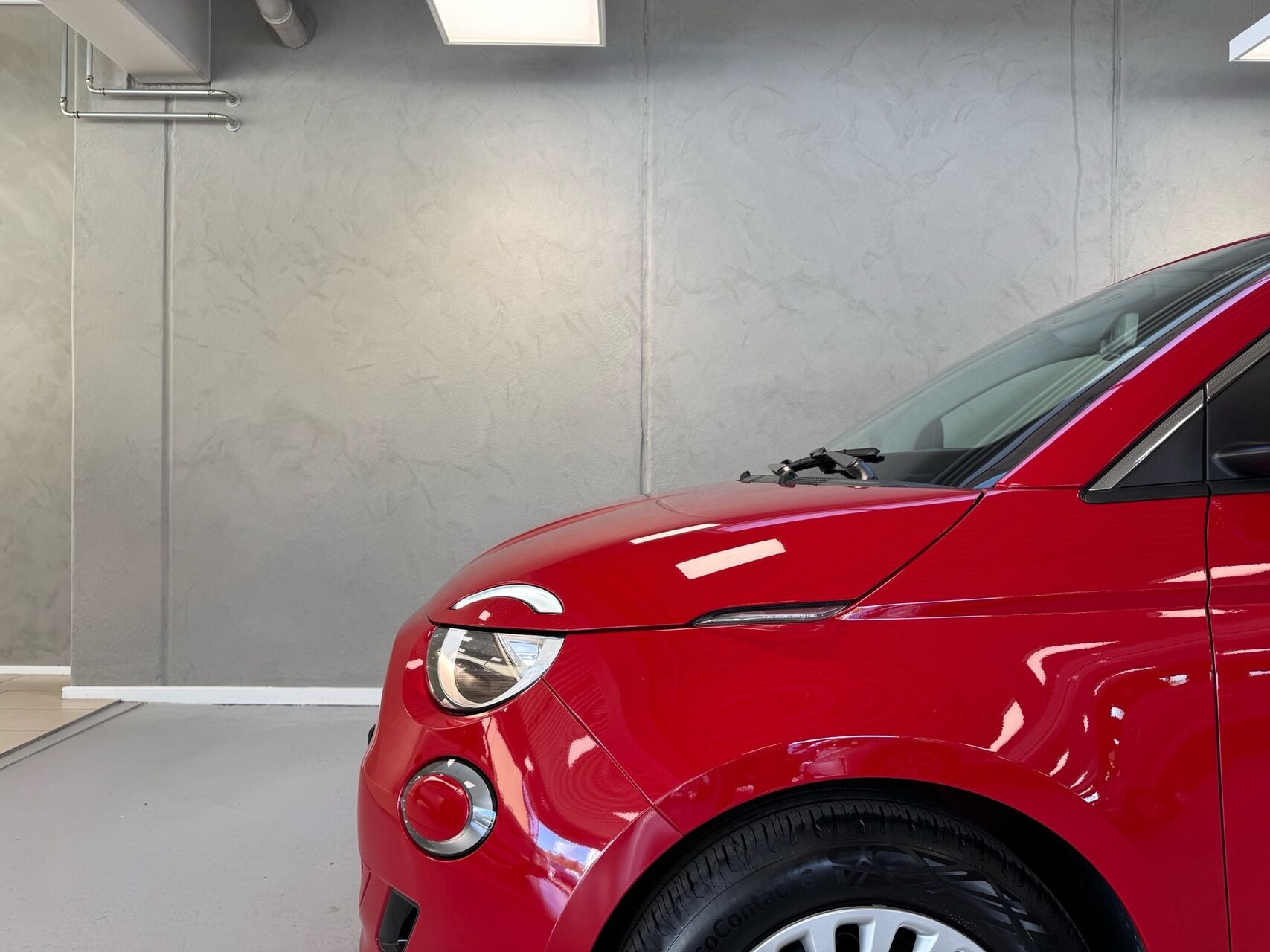 Rød Fiat 500e fra 2024