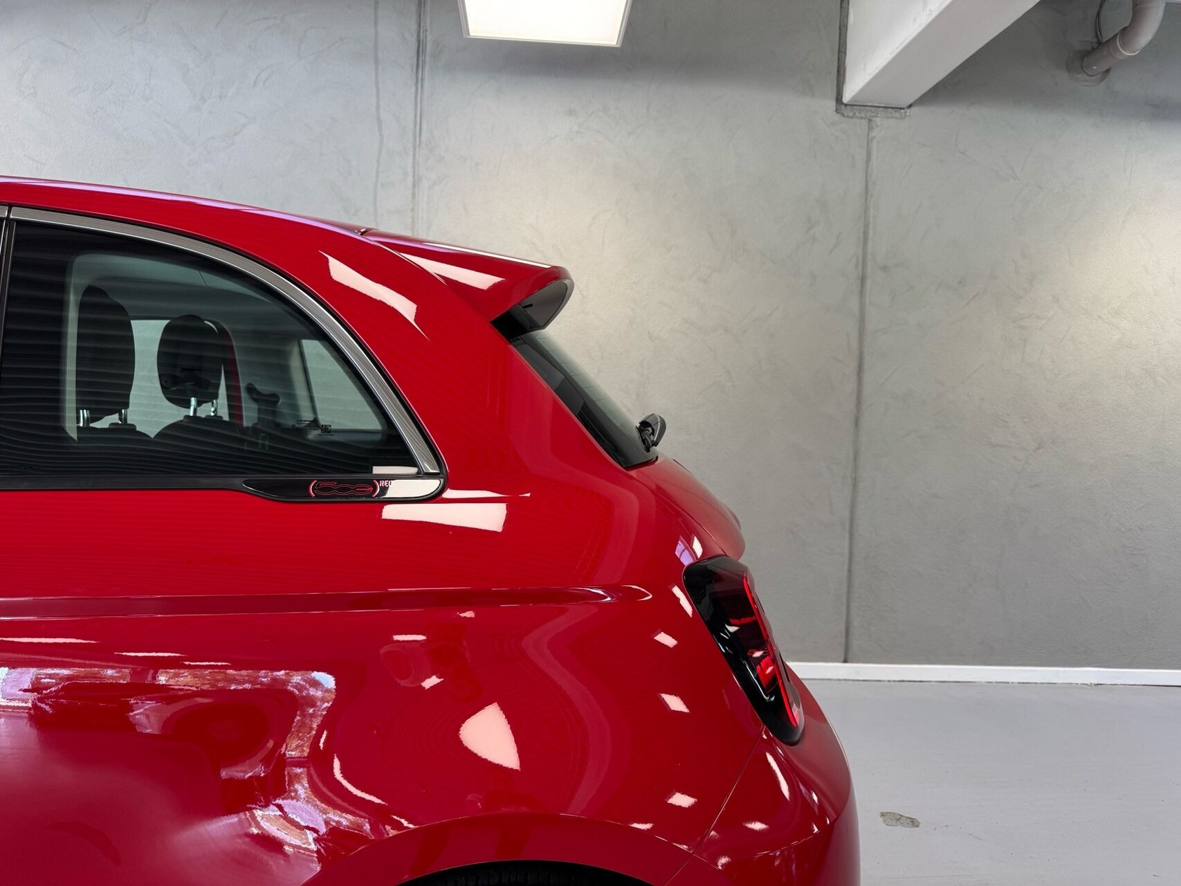 Rød Fiat 500e fra 2024