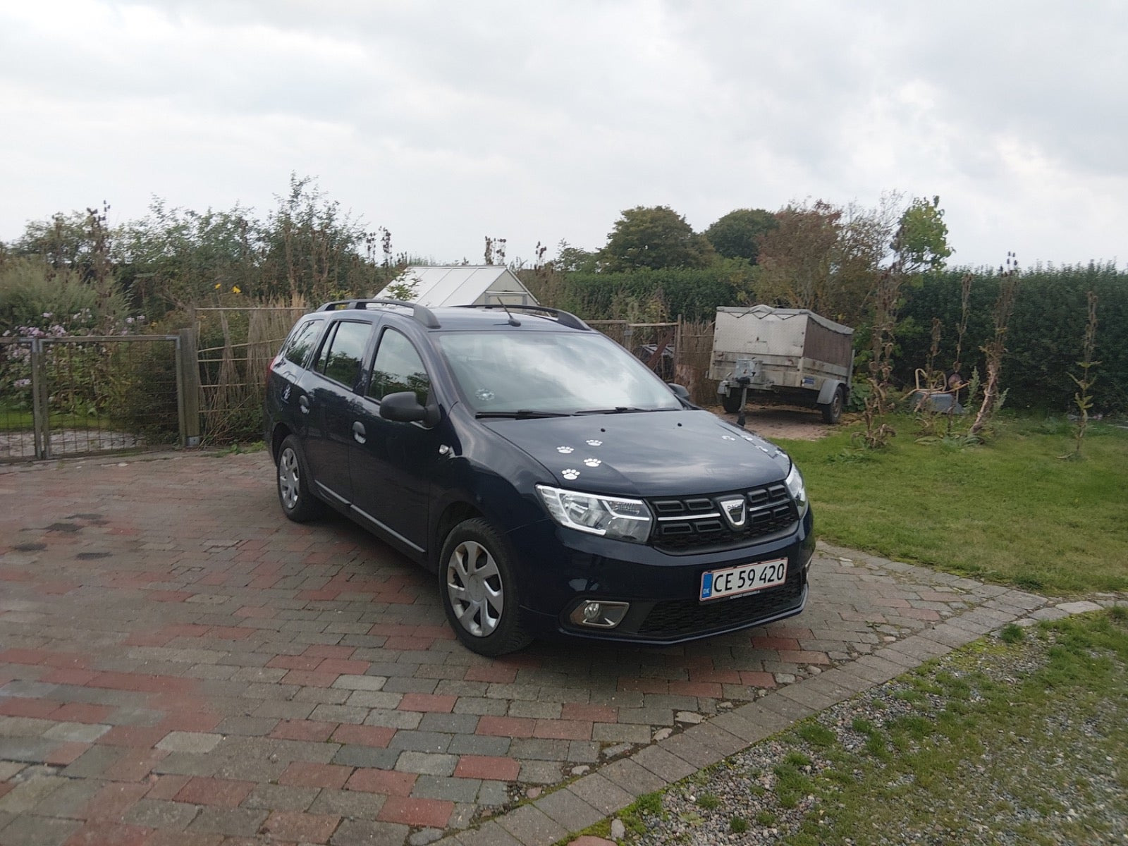 Blå Dacia Logan fra 2018