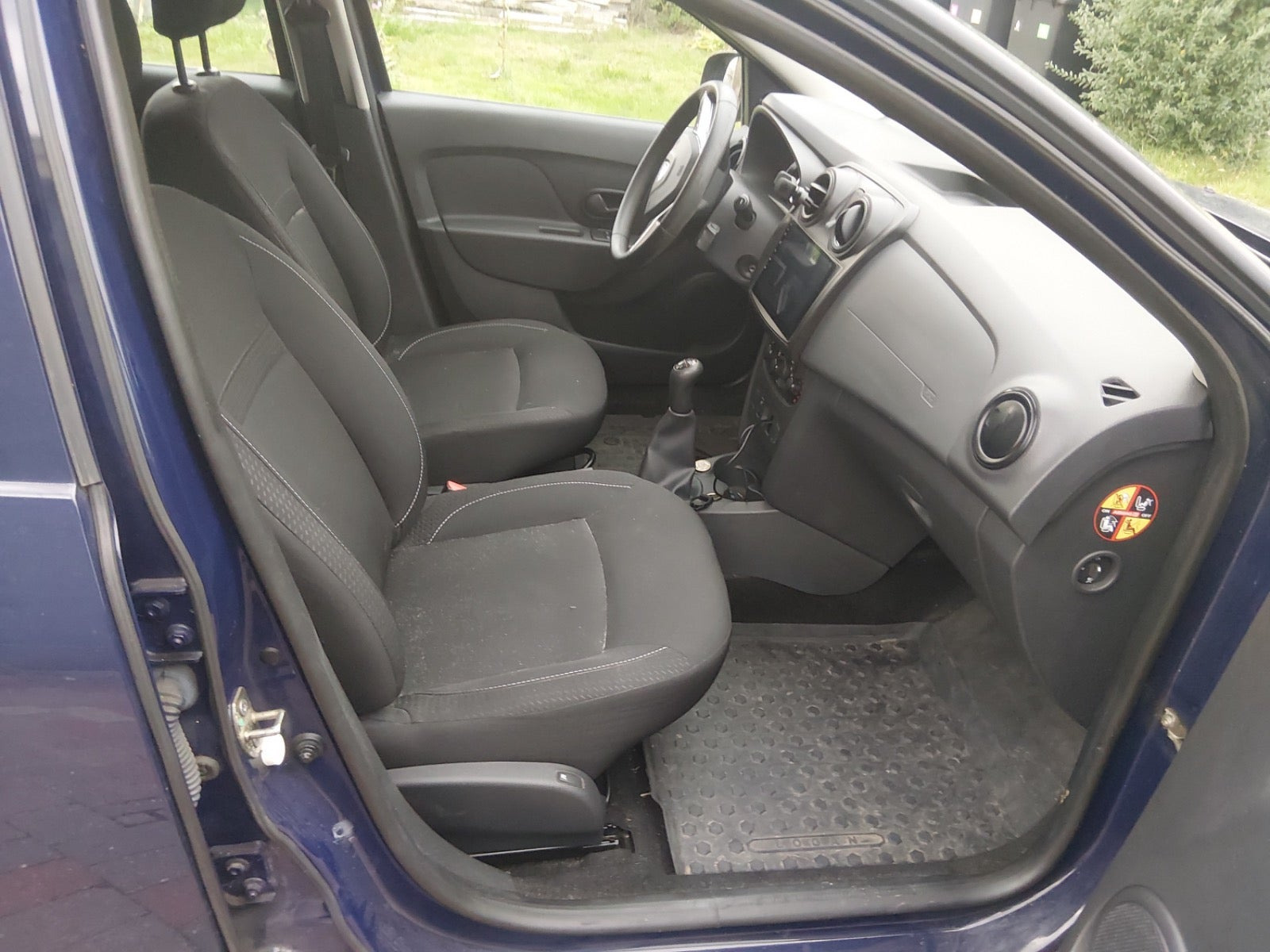 Blå Dacia Logan fra 2018