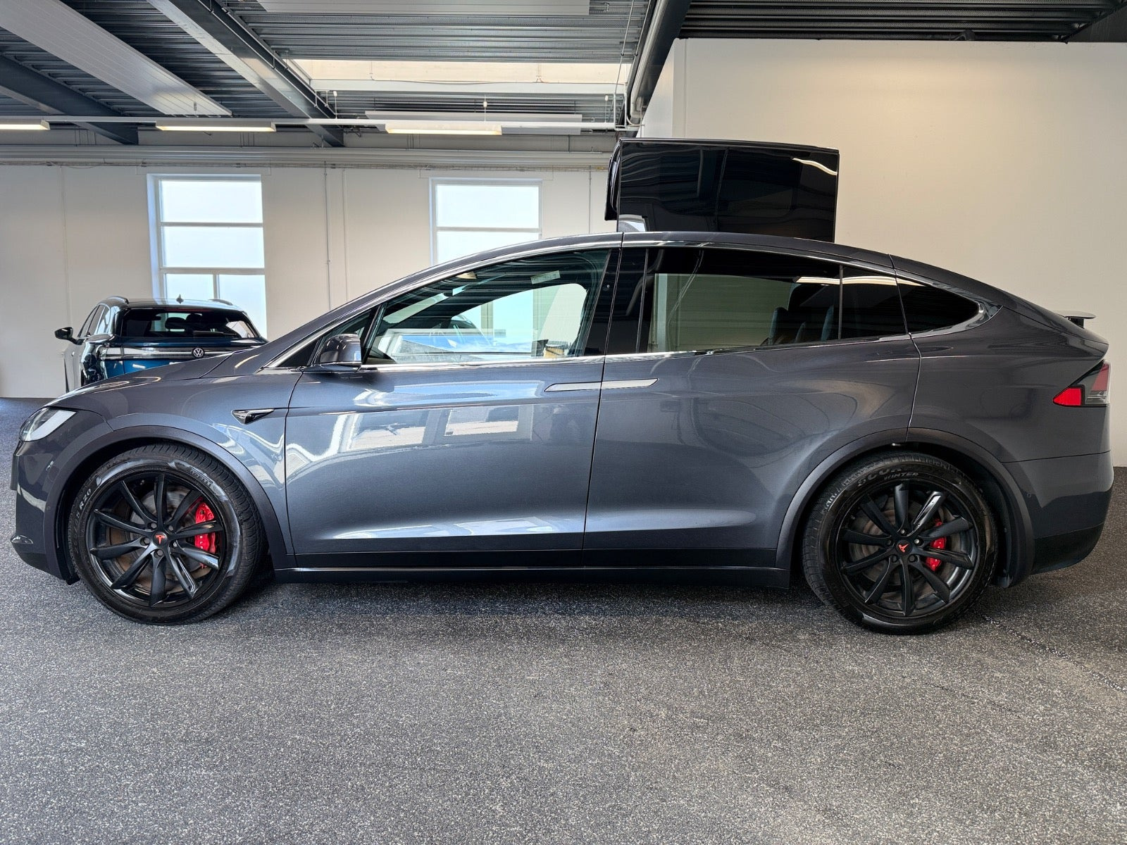 Sølv Tesla Model X fra 2019